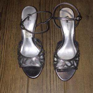 NWT Fioni Metallic Heel - Pewter - Size 7